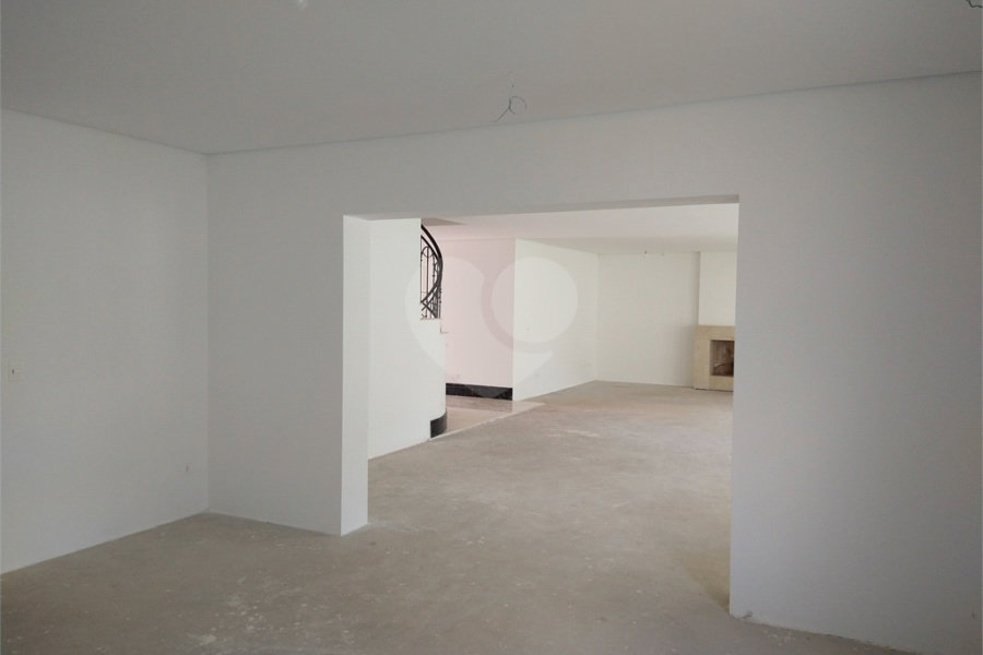 Condomínio de casas de alto padrão em estilo Neoclássico Francês