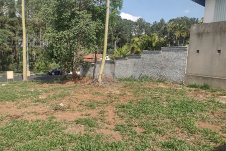 Terreno á venda no Residencial Sambambaia