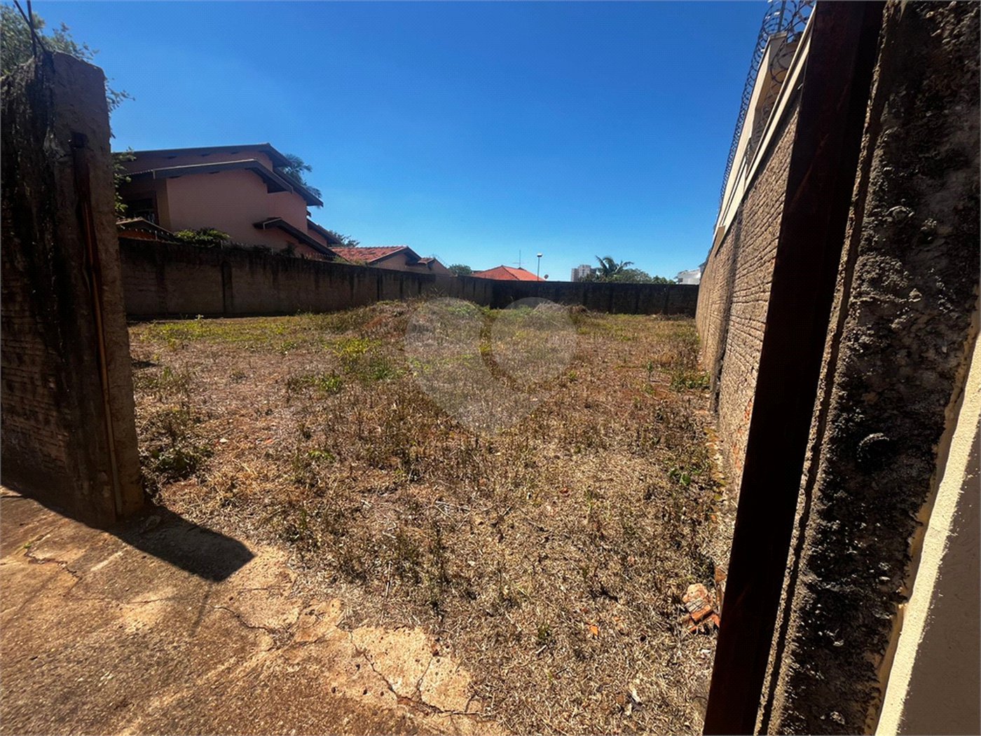 Terreno com 586,00 m² á Venda.