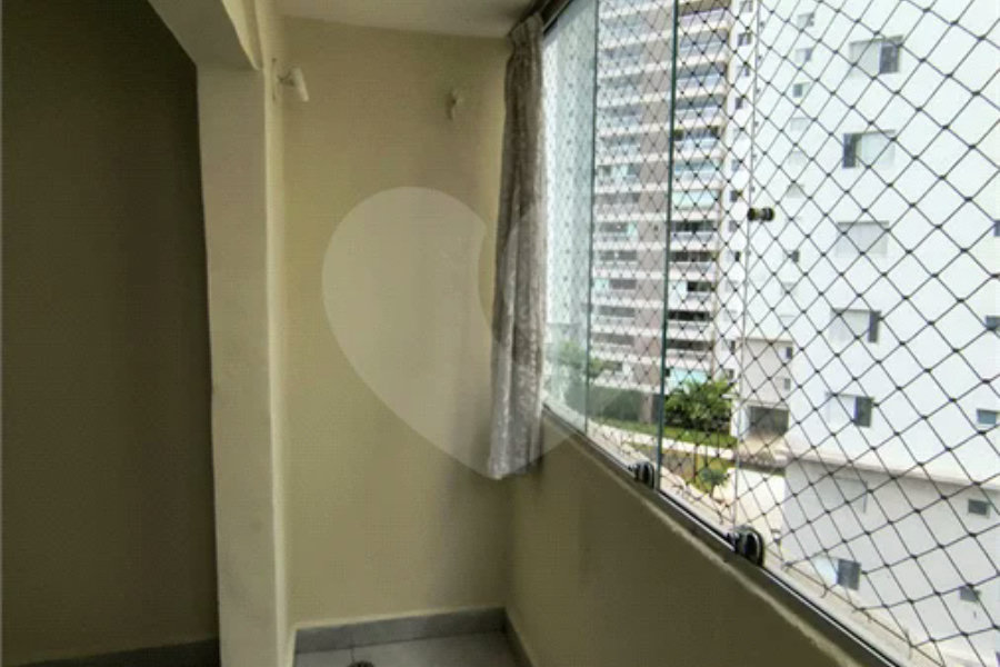 Apartamento com 2 Dormitórios , amplo com 77 metros e com vaga de garagem fixa