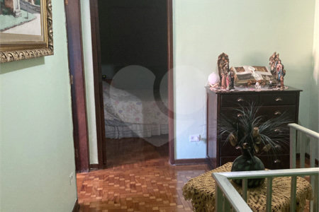 Casa com 4 dormitórios na Saúde.