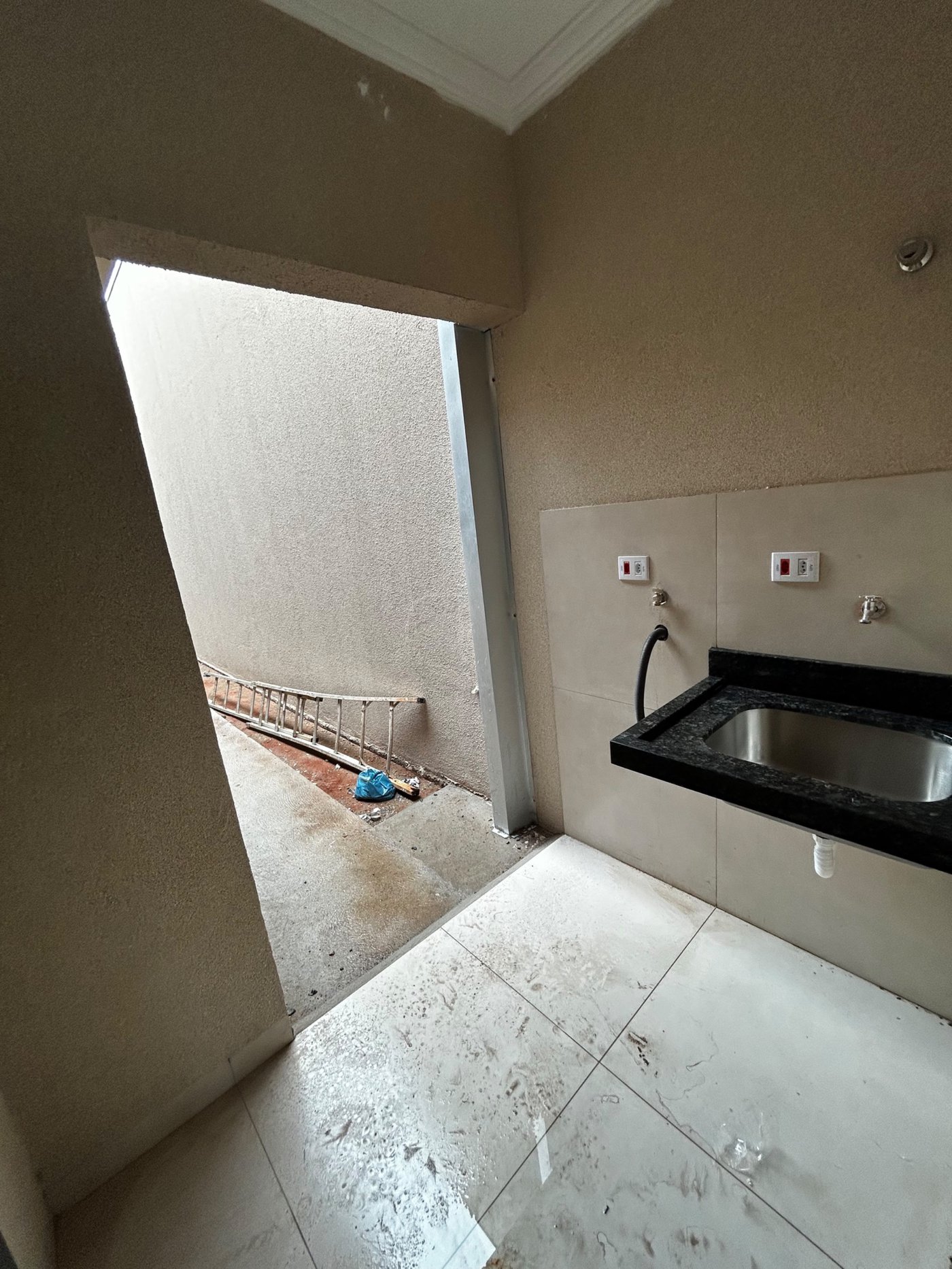 Casa à venda com 3 quartos, sendo 1 suíte,  em Bela Vista da Lagoa, Três Lagoas, MS