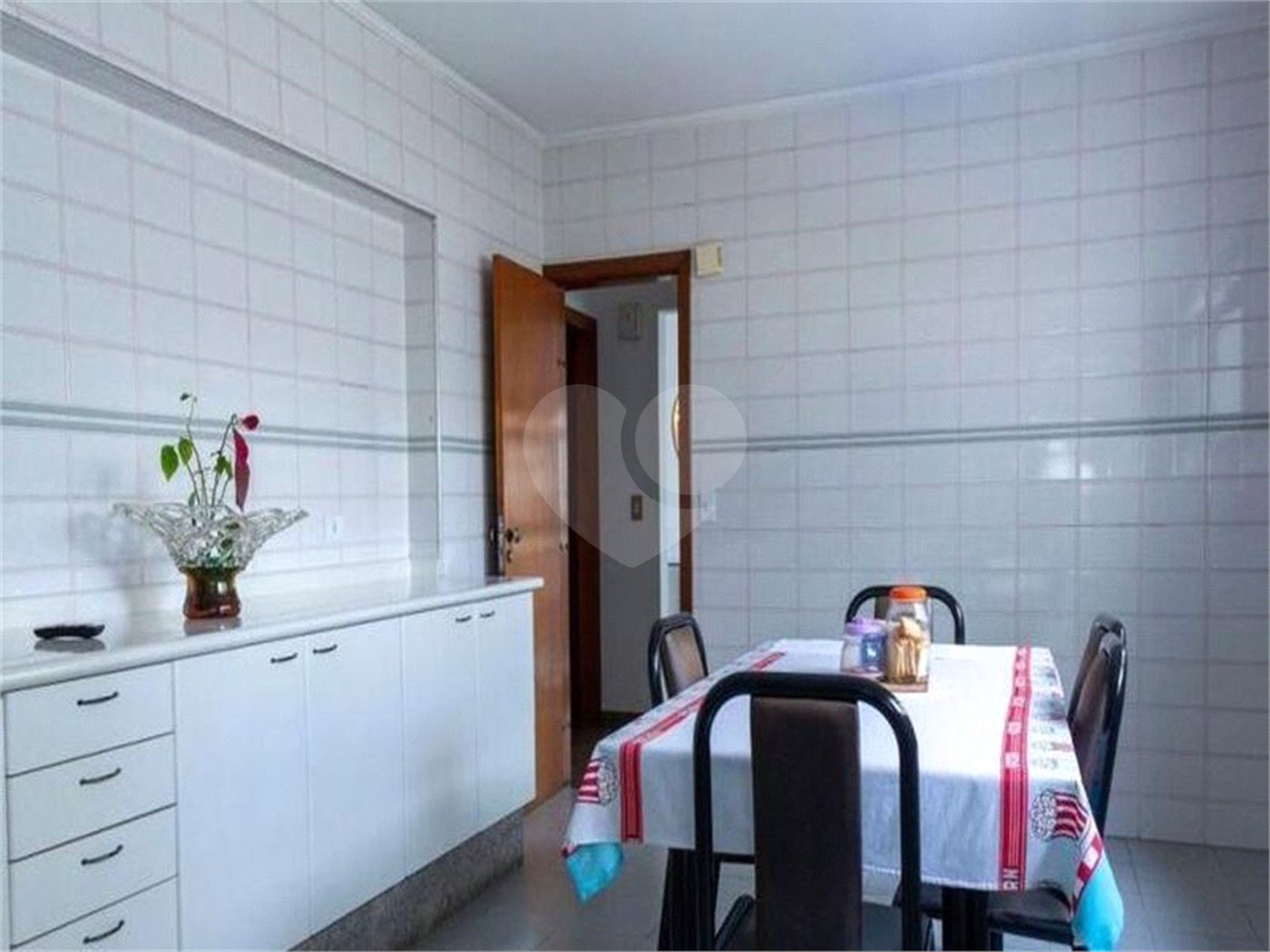 Apartamento com 04 Dorm 04 Suítes 04 Vagas na Saúde para venda ou locação.