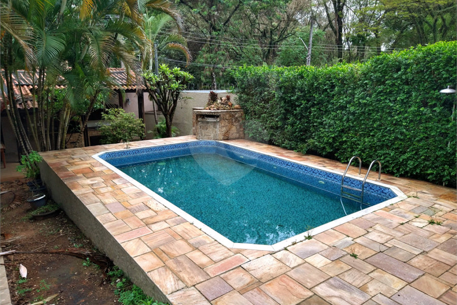 SOBRADO DE 426,0 M² COM 04 SUITES, SALÃO DE FESTAS, 06 VAGAS,06 BANHEIROS E PISCINA PARA LOCAÇÃO OU VENDA NO BARRO BRANCO