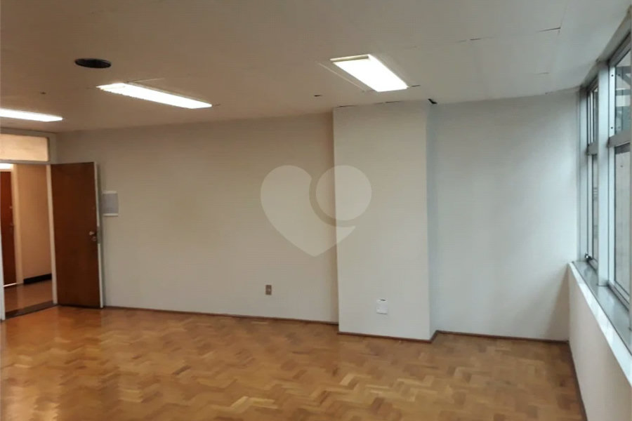 Conjunto Comercial na Av. Paulista, Anexo ao Metrô Brigadeiros