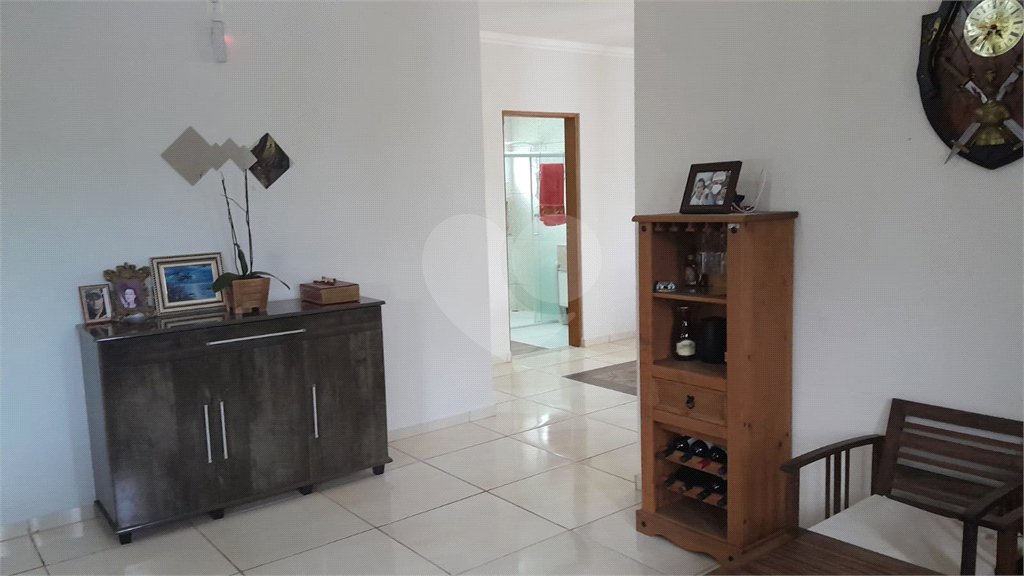 Chácara em Área Rural de Piracaia, com casa principal + 4 kitnets alugadas, excelente localização