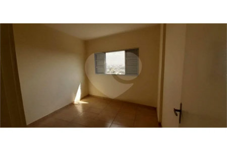 Apartamento - Bom Retiro - 3 dormitórios - 1 banheiro - 1 sala - 1 cozinha