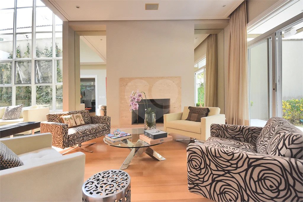 Casa impecável em terreno de 546m2