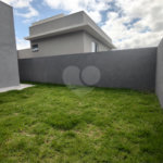 Casa térrea em Atibaia com 3 suítes, sala 2 ambientes, 2 vagas garagem, excelente localização, pronta para morar