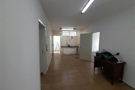 Casa Disponível para Venda ou Locação na Vila Nery – Ideal para Residência ou Comércio