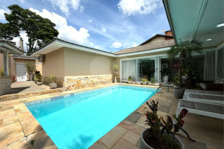 Casa Térrea de Alto Padrão à Venda no Bolsão de Interlagos