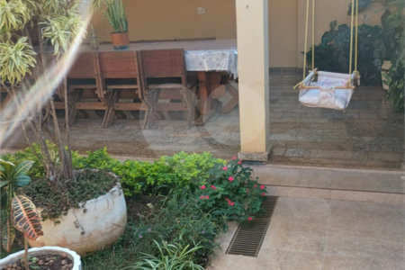 Sobrado com 3 quartos à venda com área gourmet completa e 5 vagas de garagem – Santa Marta - São Carlos/SP