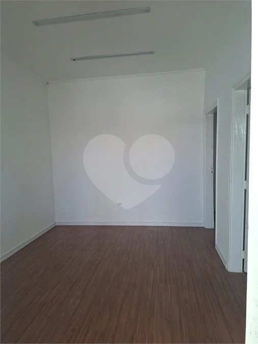 Indaiatuba- Sp - Centro - Casa terrea - finalidade comercial ou residencial - Terreno 181,01 - construido 99,94 - Venda - R$ 830.000,00 - Locação - R$ 3.900,00- IPTU - R$ 256,78 - 03 salas - Hall de entrada amplo - Cozinha. com armário - Banheiro. - Quintal. - Ótima localização, próximo a restauran