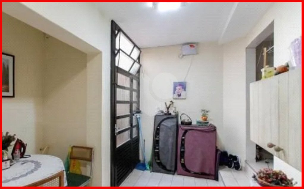 Sobrado com 3 Quartos e 4 banheiros à Venda, Venha fazer uma visita.