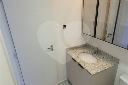 Apartamento de 2 quartos mobiliado à venda no Paraíso