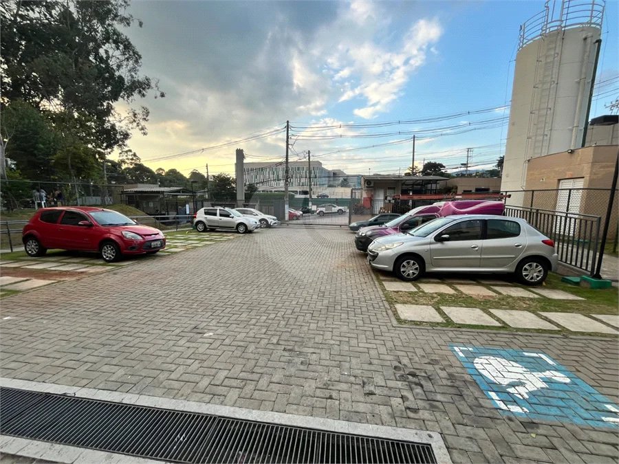 Apartamento a Venda com 2 Dormitórios Jaraguá / SP