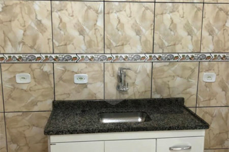 Casa térrea no Condomínio Moradas II .