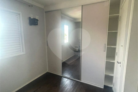 Apartamento com 03 dormitórios no Cambuci.