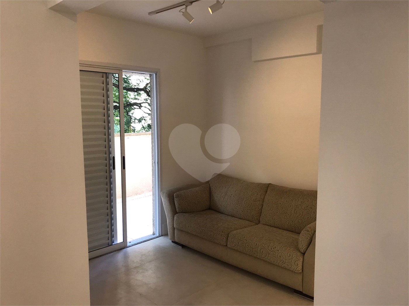 APARTAMENTO 2 QUARTOS (1 SUÍTE) À VENDA NO PARAÍSO