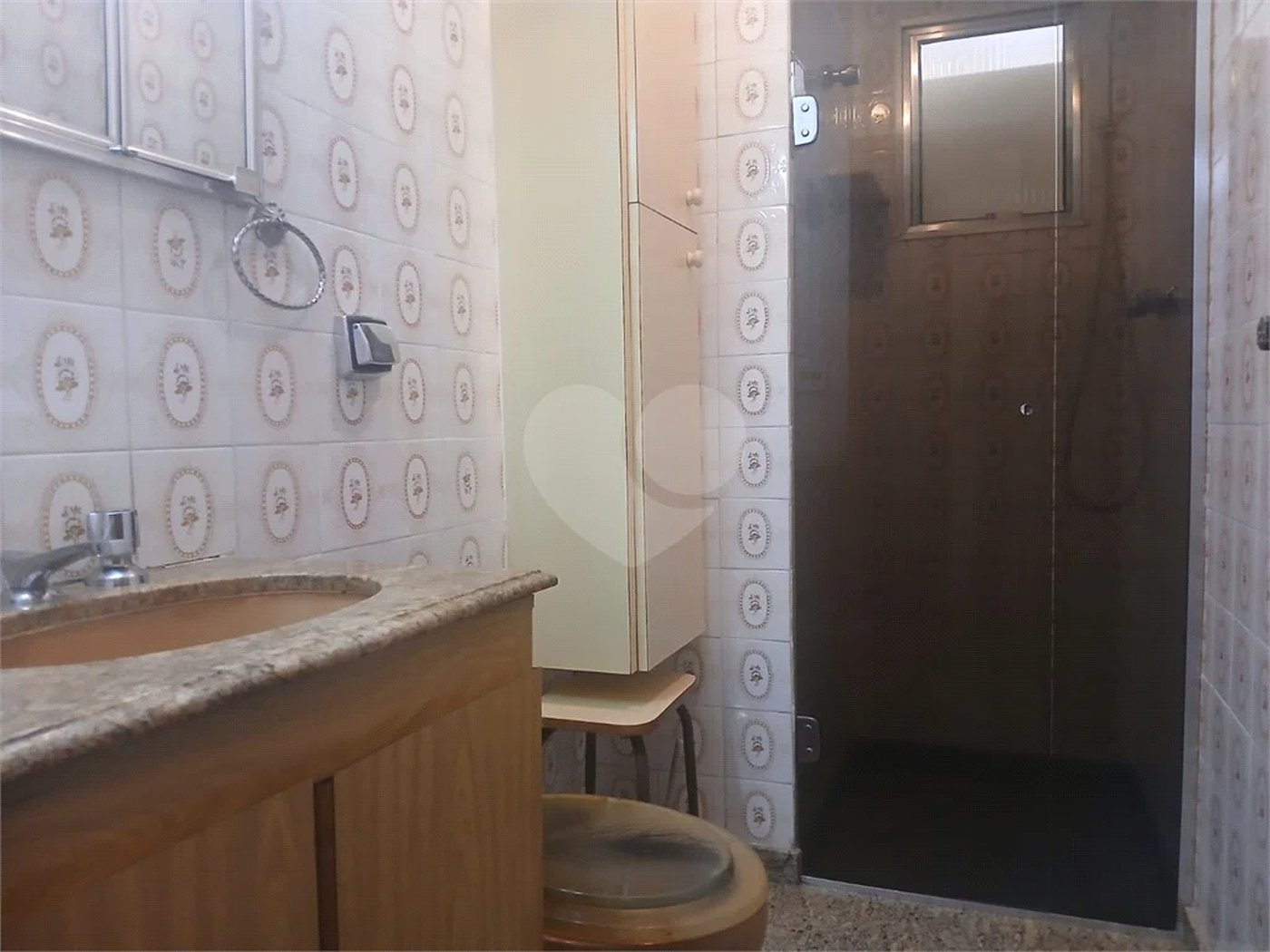 Apartamento a venda com porteira fechada no Belem com 95m com 03 dormitórios espaçoso sendo um suíte, 2 vagas. Aceita Permuta.