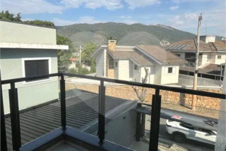 Sobrado de Alto Padrão com 3 suítes para Venda em Atibaia
