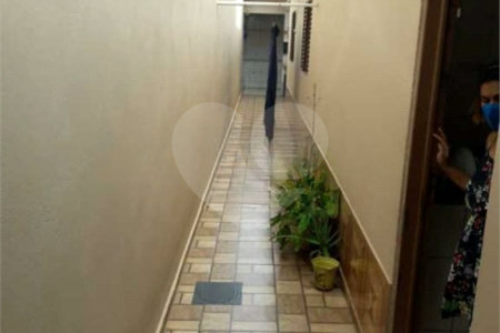 Casa térrea para venda, com 2 dormitórios, sendo 1 suíte.