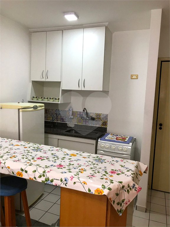 Apartamento mobiliado de 32m2 com 1 dormitório e 1 vaga para locação na Santa Cecília