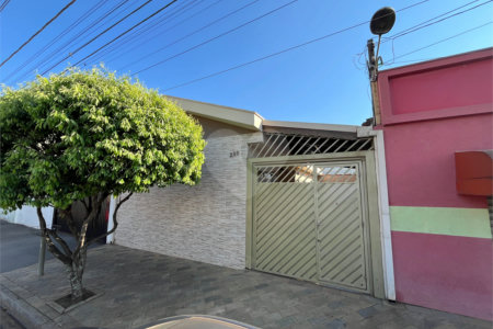 Casa á venda no Jardim Hikare