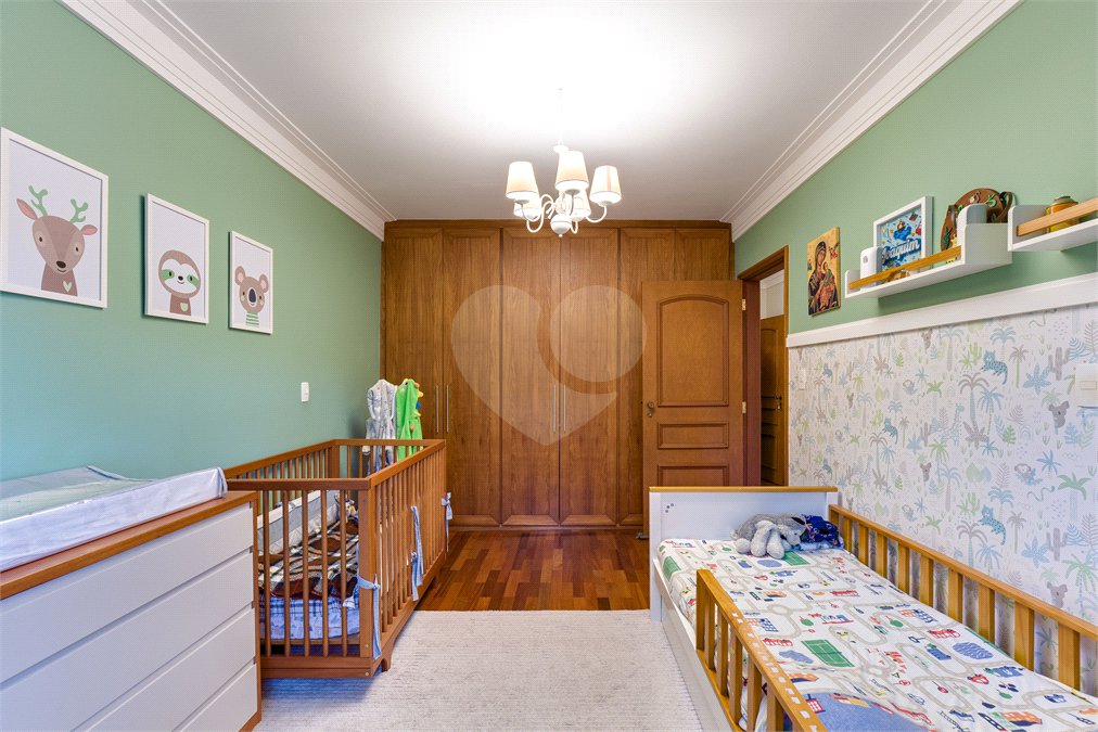 Casa à venda com 4 quartos, sendo 2 suítes,  em Alto da Boa Vista, São Paulo, SP