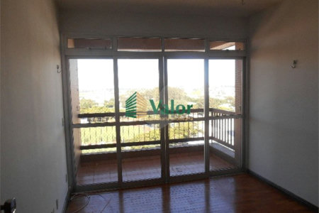 Apartamento com 3 dormitórios.