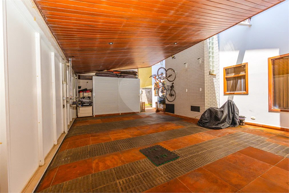 Casa à venda com 4 quartos, sendo 3 suítes, em Interlagos, São Paulo, SP