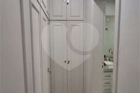 Apartamento em Perdizes 3 suítes, 4 vagas de garagem.