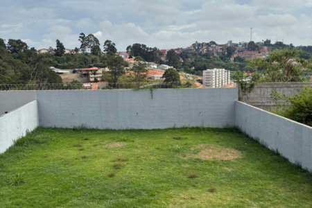 Sobrado à venda com 3 quartos, sendo 1 suíte, em Parque Rizzo, Cotia - SP
