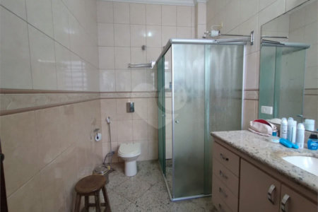 Apartamento para venda e locação na Aclimação de 108m² com 2 dormitórios e 2 banheiros, varanda