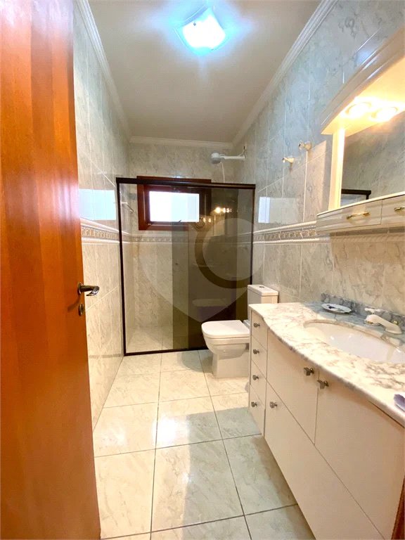 Sobrado 4 suítes, piscina e 6 vagas de garagem na Vila Lúcia