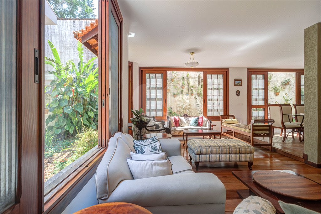 Casa à venda com 3 suítes no condomínio Canumá, São Paulo - SP