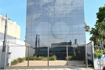 Excelente Prédio Comercial com 4 Pavimentos, Ótima Localização em Mogi das Cruzes