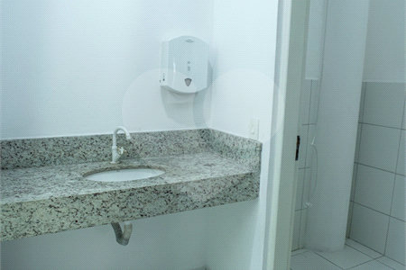 Lindo Salão Comercial para locação com 924m2 no Centro de Atibaia