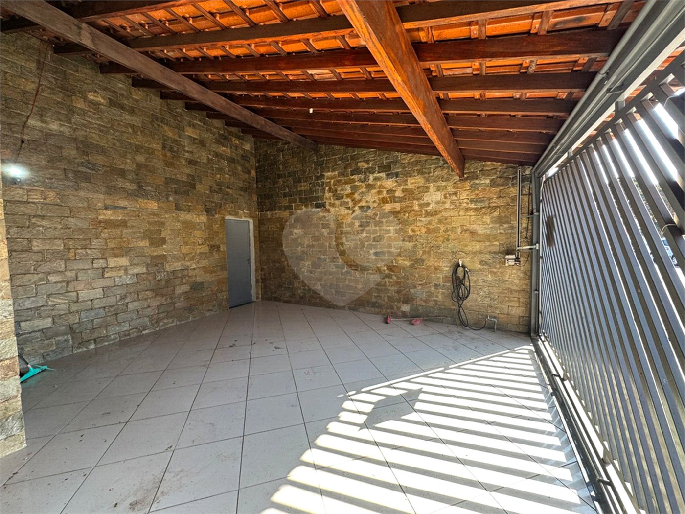 Casa á venda, com 2 Dormitórios e Edícula, em São Carlos-SP.