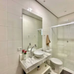 Magnífica Casa Contemporânea na Fazendinha - 4dorms | 3 Suites | Gourmet, piscina, lareira, hóspedes, escritório! Muito Verde e Tranquilidade em um dos melhores condominios da Região .