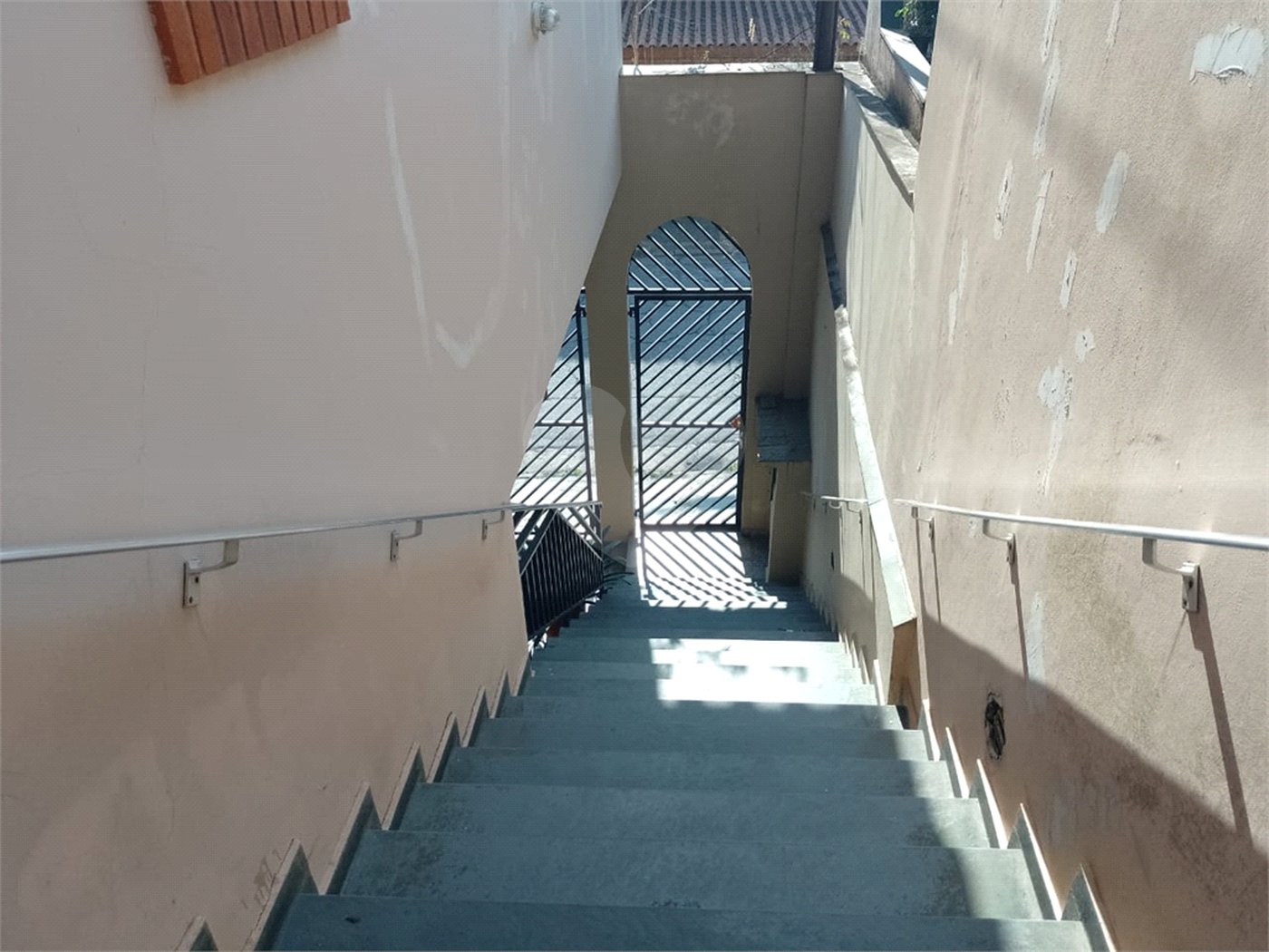 Casa Térrea Assobradada com Varanda Gigante no Jardim Líbano