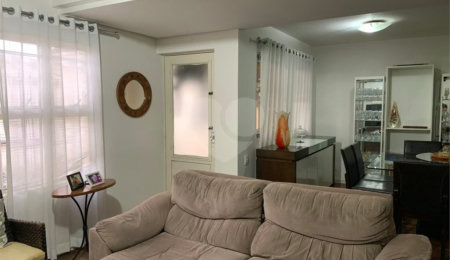 Casa à venda com 3 quartos, sendo 1 suíte,  no condomínio Bosque dos Pinheiros, Poços de Caldas - MG
