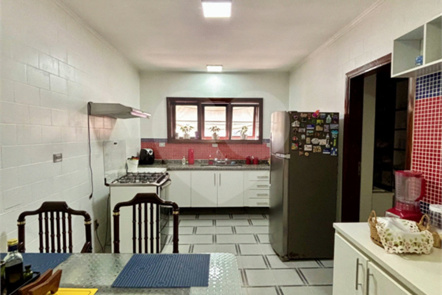 Sobrado à venda no Tucuruvi com 4 suítes, 2 master, salão de festas, área gourmet e 7 vagas.