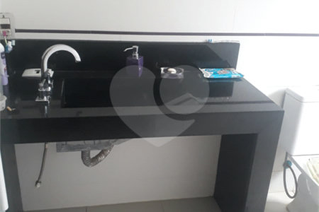Sobrado à Venda no Condomínio Picollo Villagio com mobilha