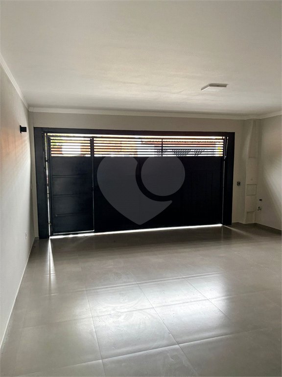 Casa no Conjunto Habitacional Dom Constantino á venda.