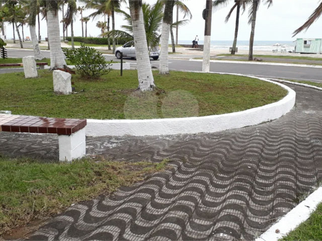Apartamento à venda com 2 quartos, sendo 1 suíte,  em Caiçara, Praia Grande, SP