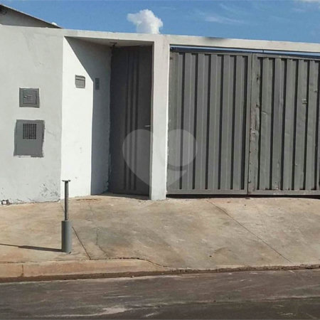 Casa térrea em Araraquara/SP.