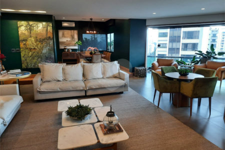 Apartamento de 257m² a venda em Moema, reformado, 4 dorms, 3 suítes, fora de rota,, 4 vagas