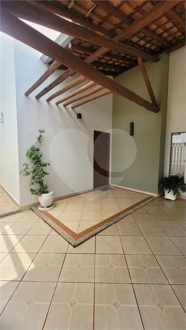 Casa Exclusiva com Pé-Direito Alto e Área Gourmet no Jardim Paraíso