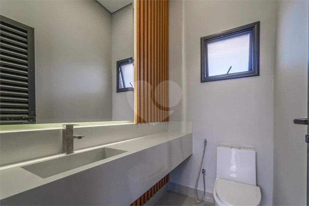 Indaiatuba - SP - Condominio Dona Lucilla - Valor R$2.295.000,00 - 3 suítes + escritório + lavabo - Terreno: 300m2 - Construção: 188m2 - Diferenciais - Móveis planejados no escritório, sala de TV, lavabo, cozinha, área gourmet, lavanderia, banheiros e closet - Ar condicionado em todos os ambie